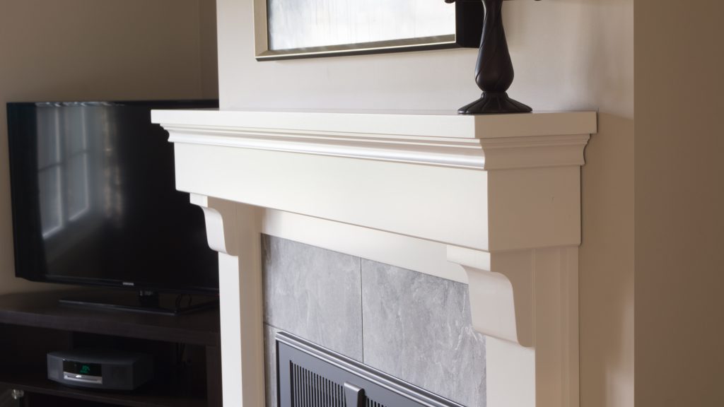 Classic fireplace | Les Armoires Séguin Cabinets